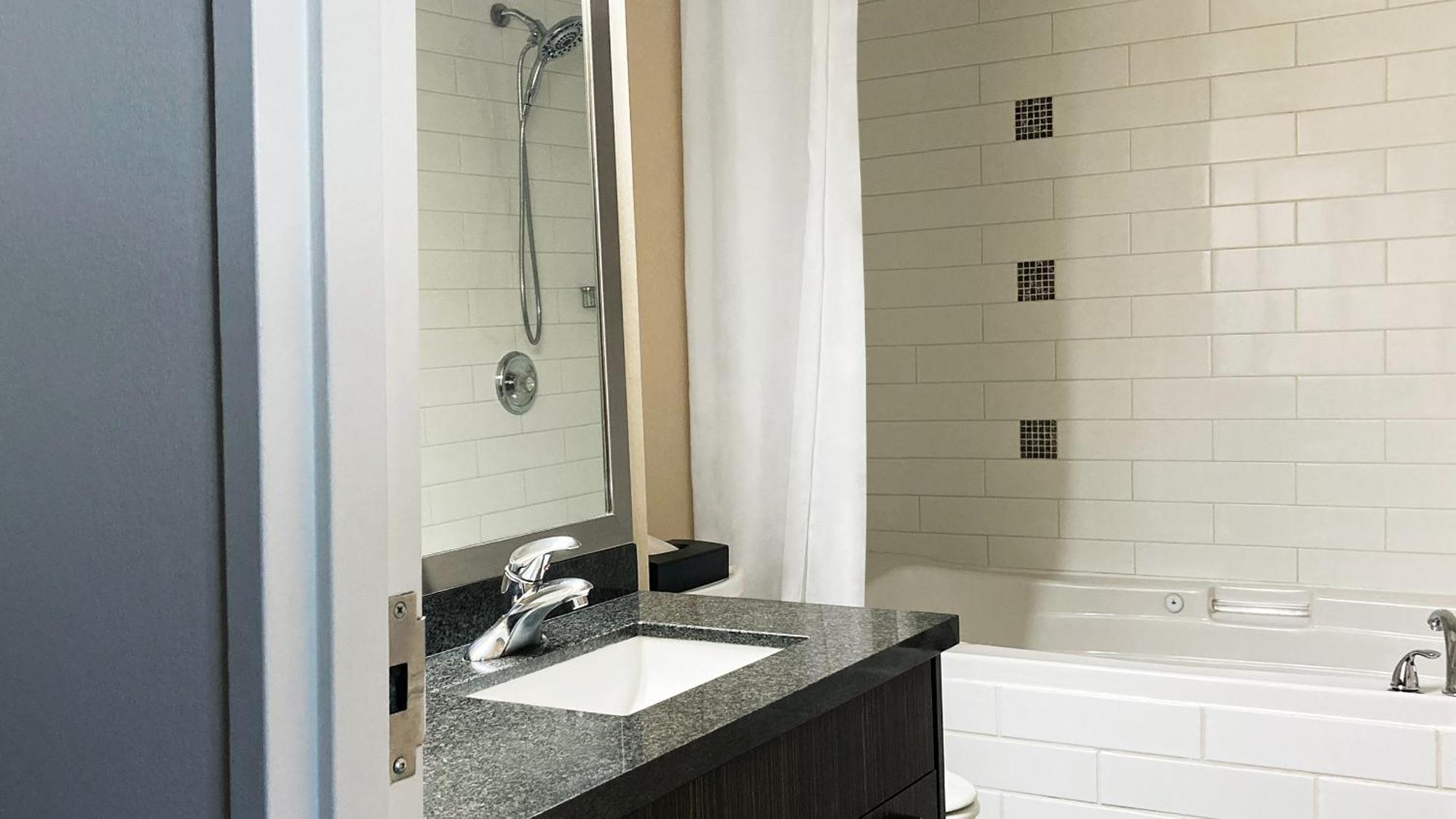 Executive Inn Уислър Екстериор снимка