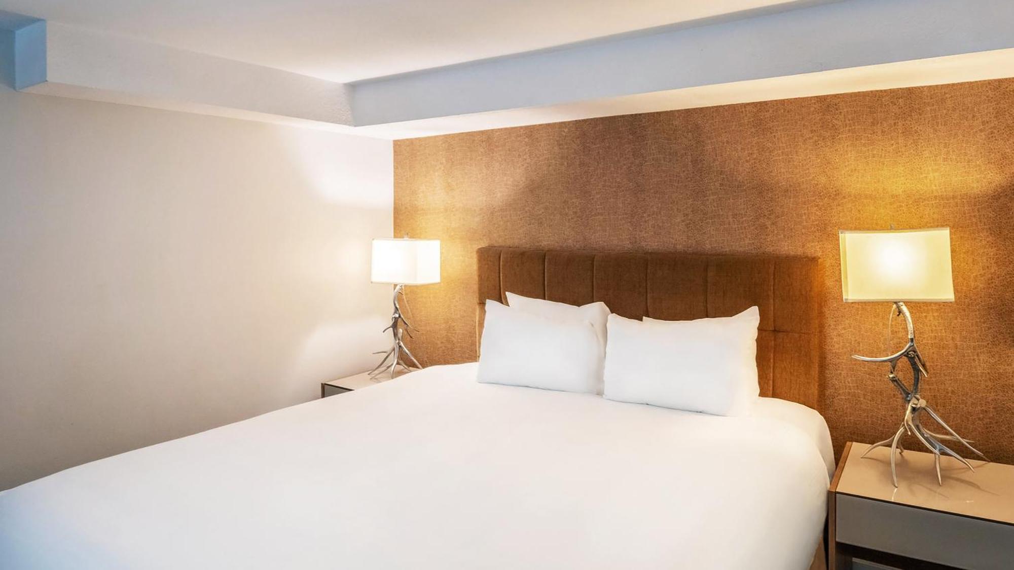 Executive Inn Уислър Екстериор снимка