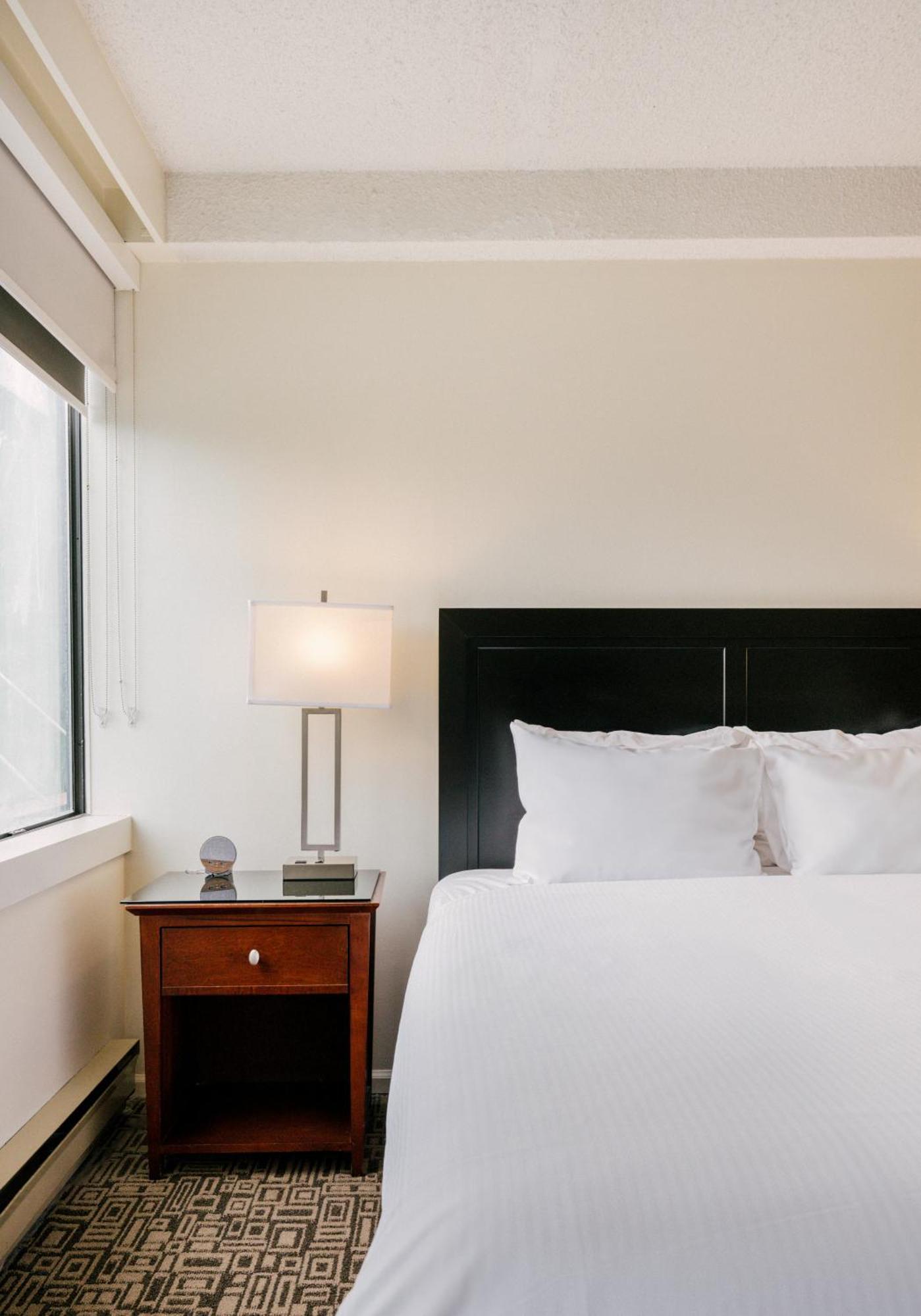 Executive Inn Уислър Екстериор снимка