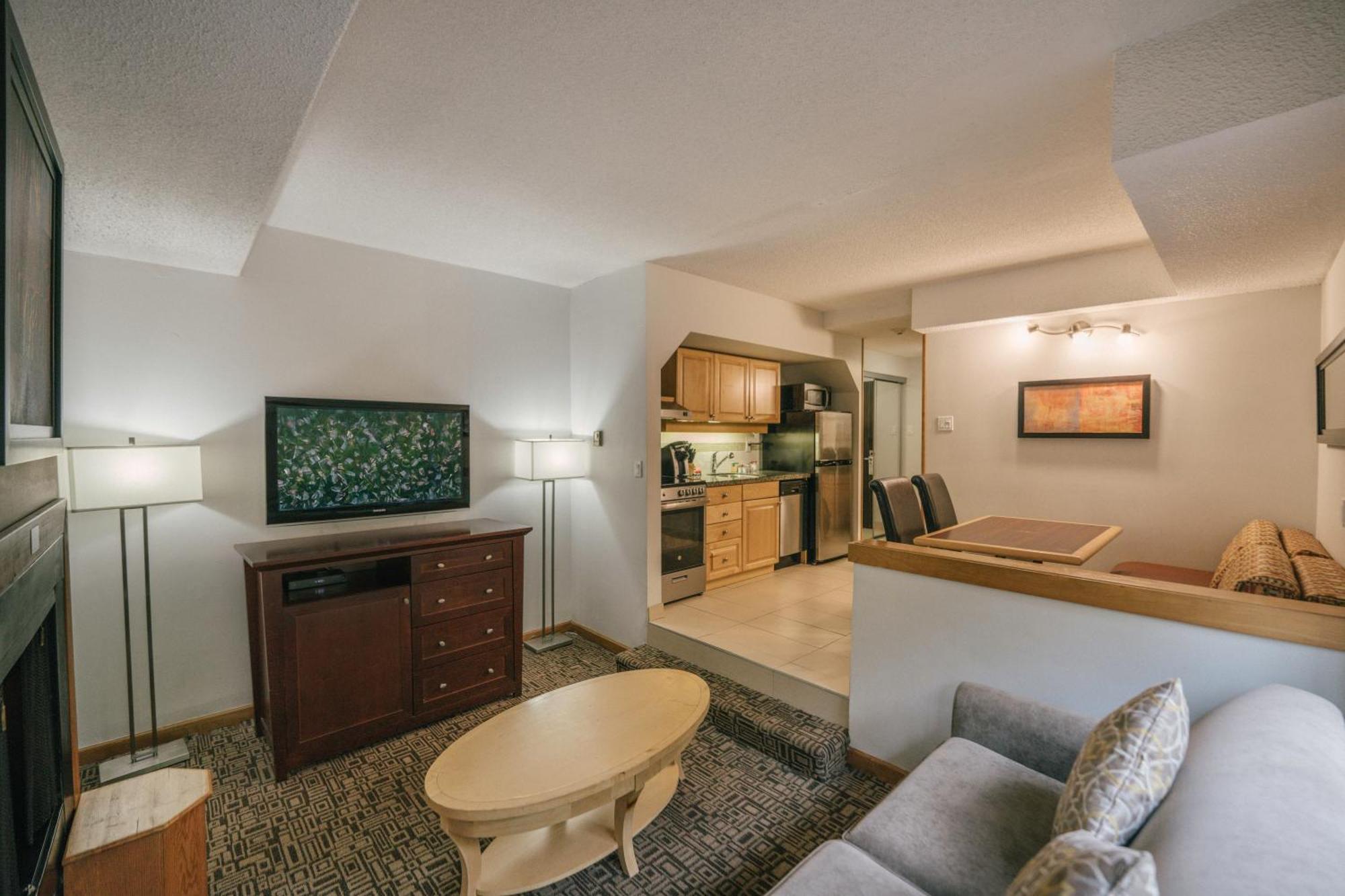 Executive Inn Уислър Екстериор снимка
