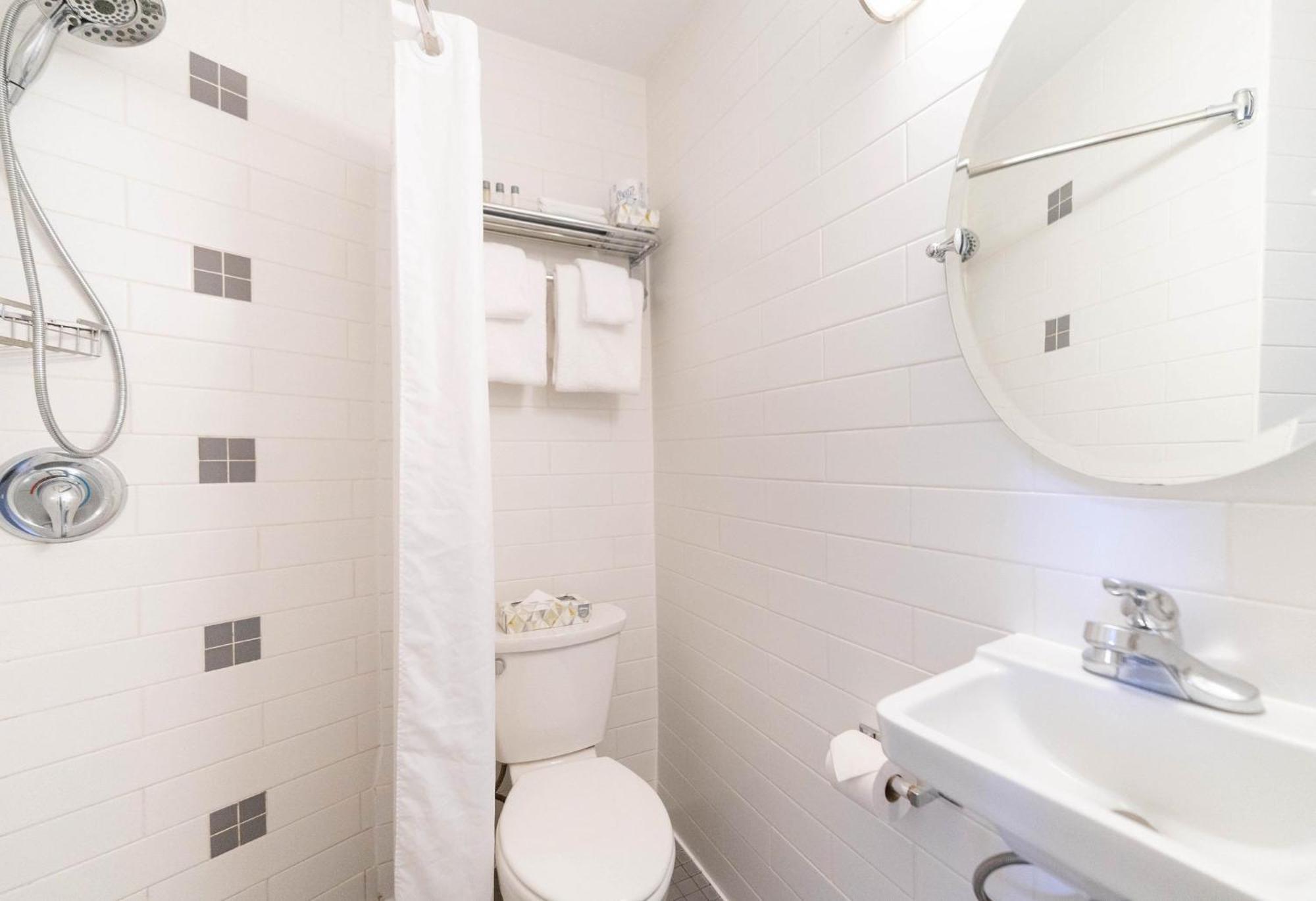 Executive Inn Уислър Екстериор снимка