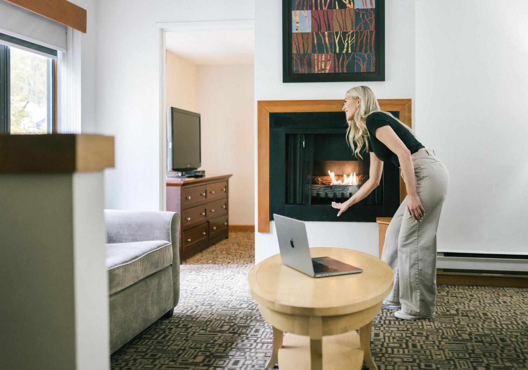 Executive Inn Уислър Екстериор снимка