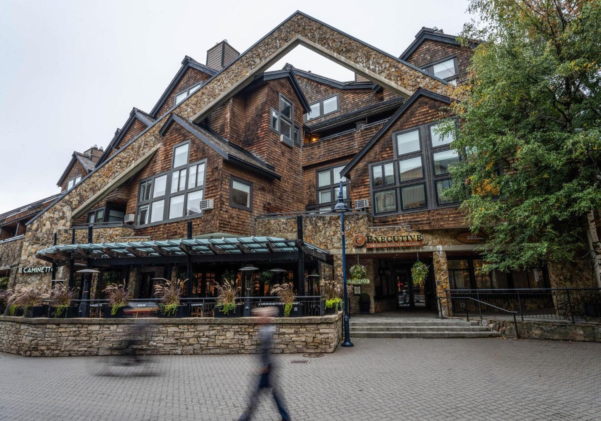 Executive Inn Уислър Екстериор снимка