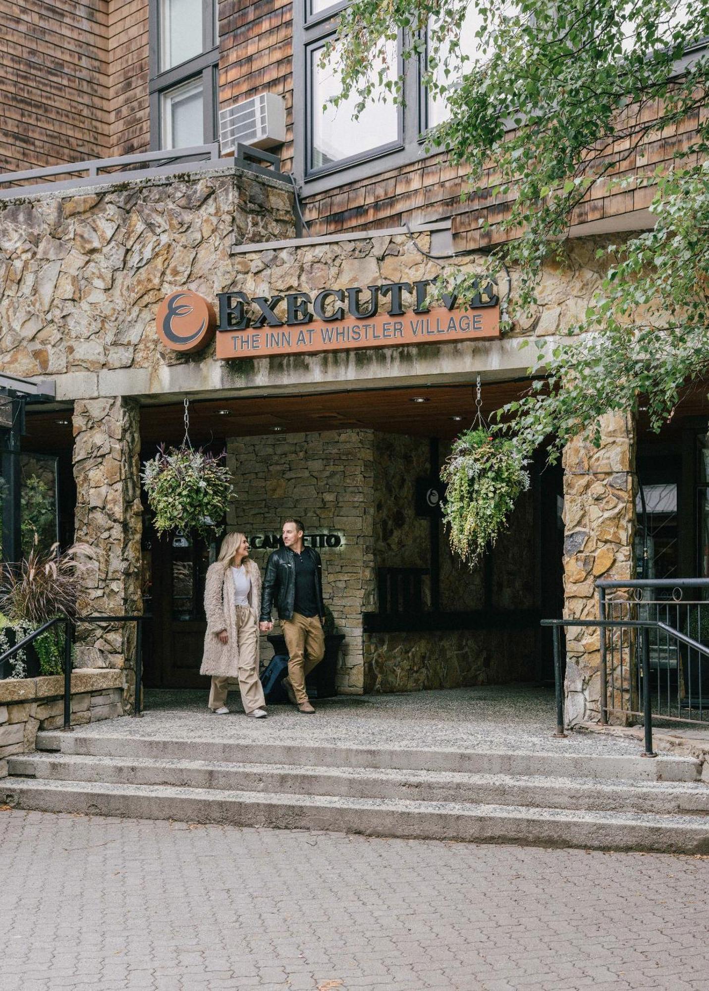 Executive Inn Уислър Екстериор снимка