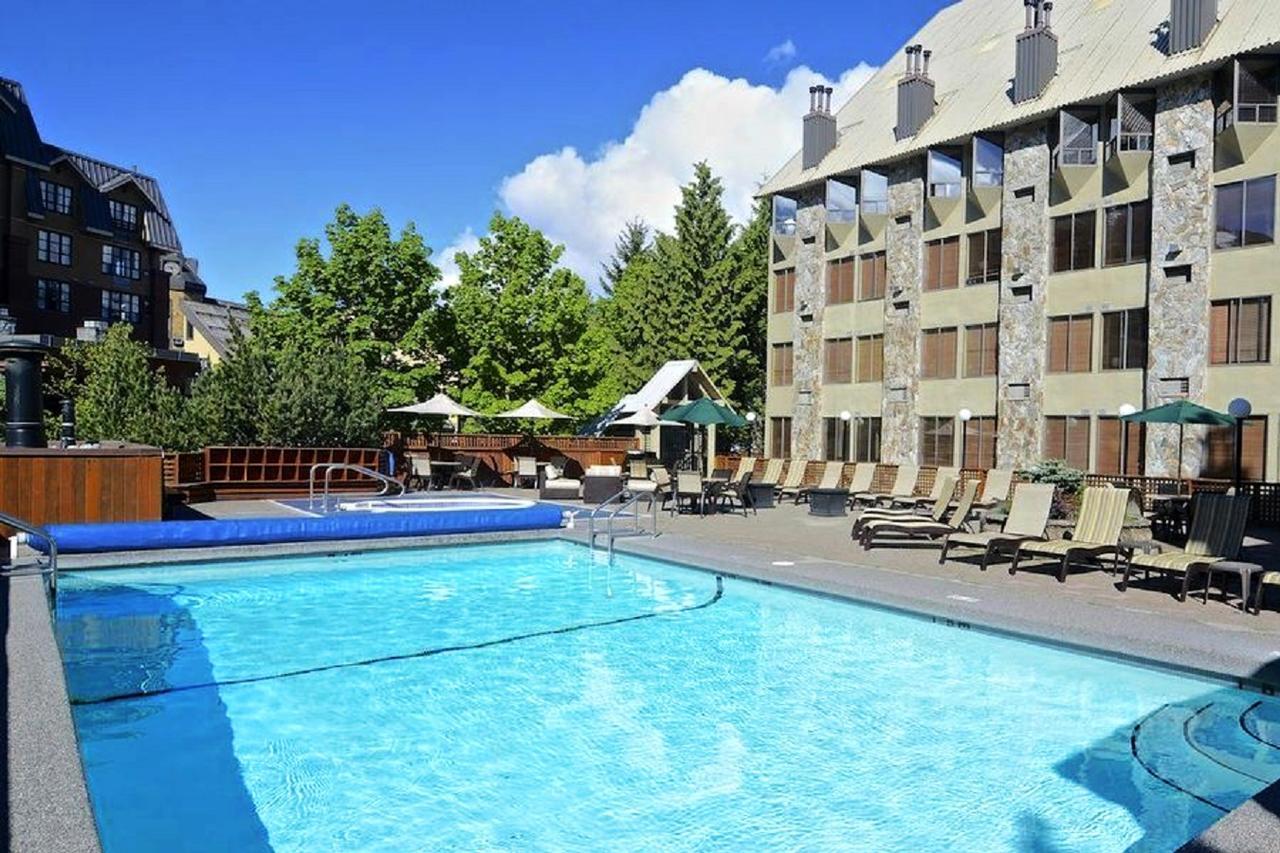 Executive Inn Уислър Екстериор снимка