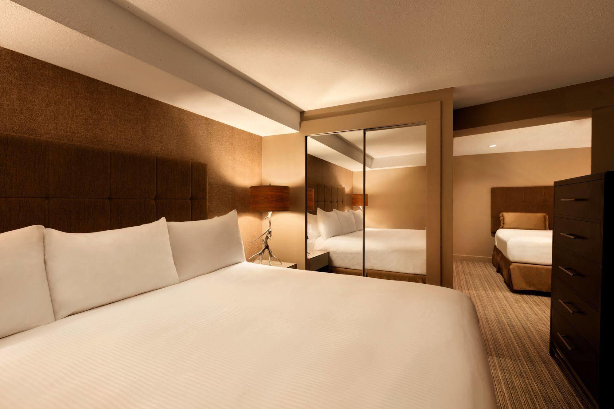Executive Inn Уислър Екстериор снимка